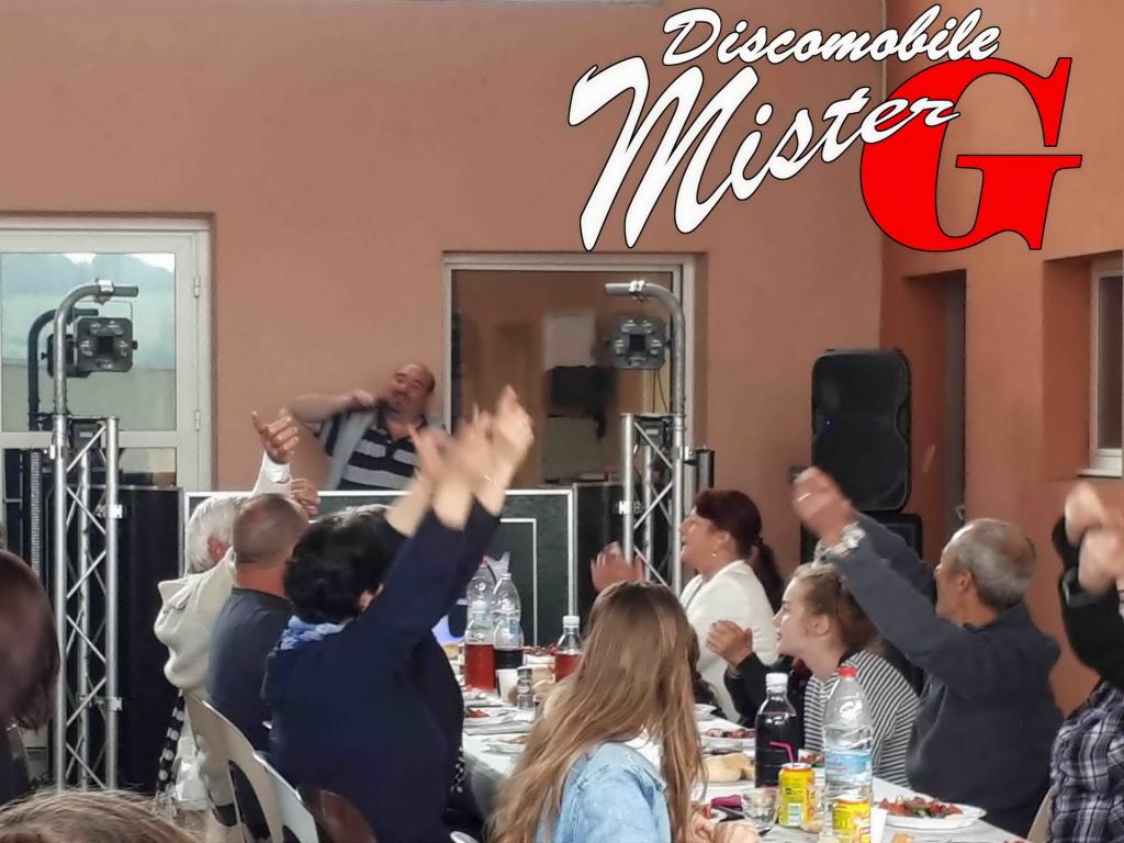 De l'animation pendant le repas avec le petit podium MisterG
