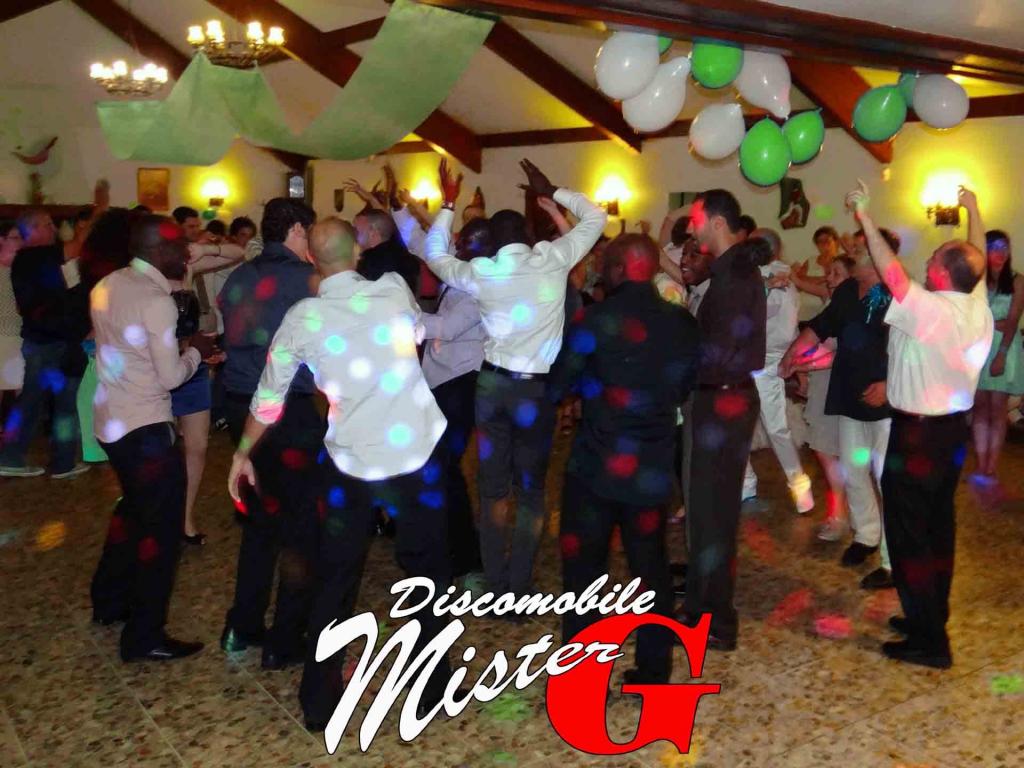 De la danse durant la nuit avec la sono MisterG